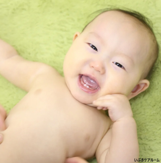 笑顔の赤ちゃん